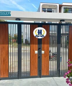cửa cổng sắt hộp vân gỗ đẹp