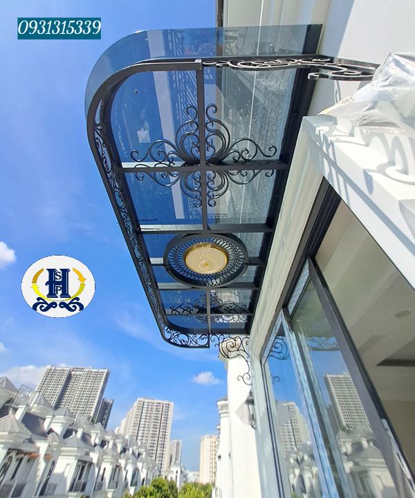 Mái kính đẹp cho nhà biệt thự hsp