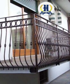 lan can ban công bằng sắt đẹp đơn giản hsp