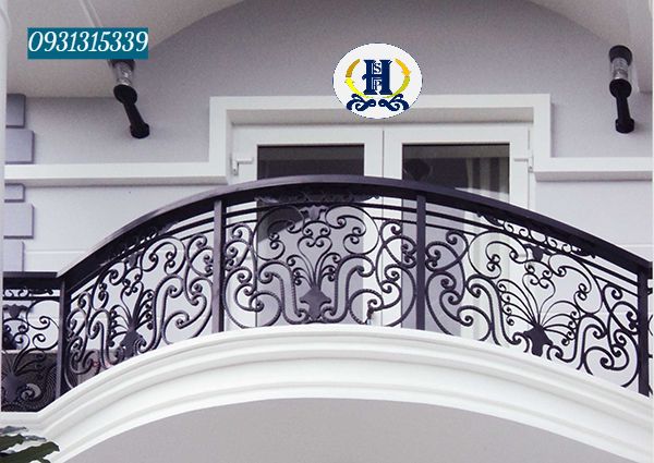 tay vịnh lan can sắt uốn hoa văn hsp